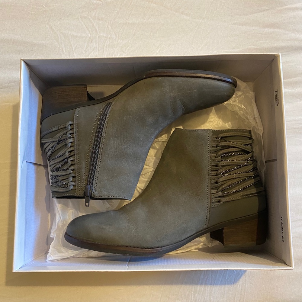 NEW WITH BOX Steve Madden Chilz Booties